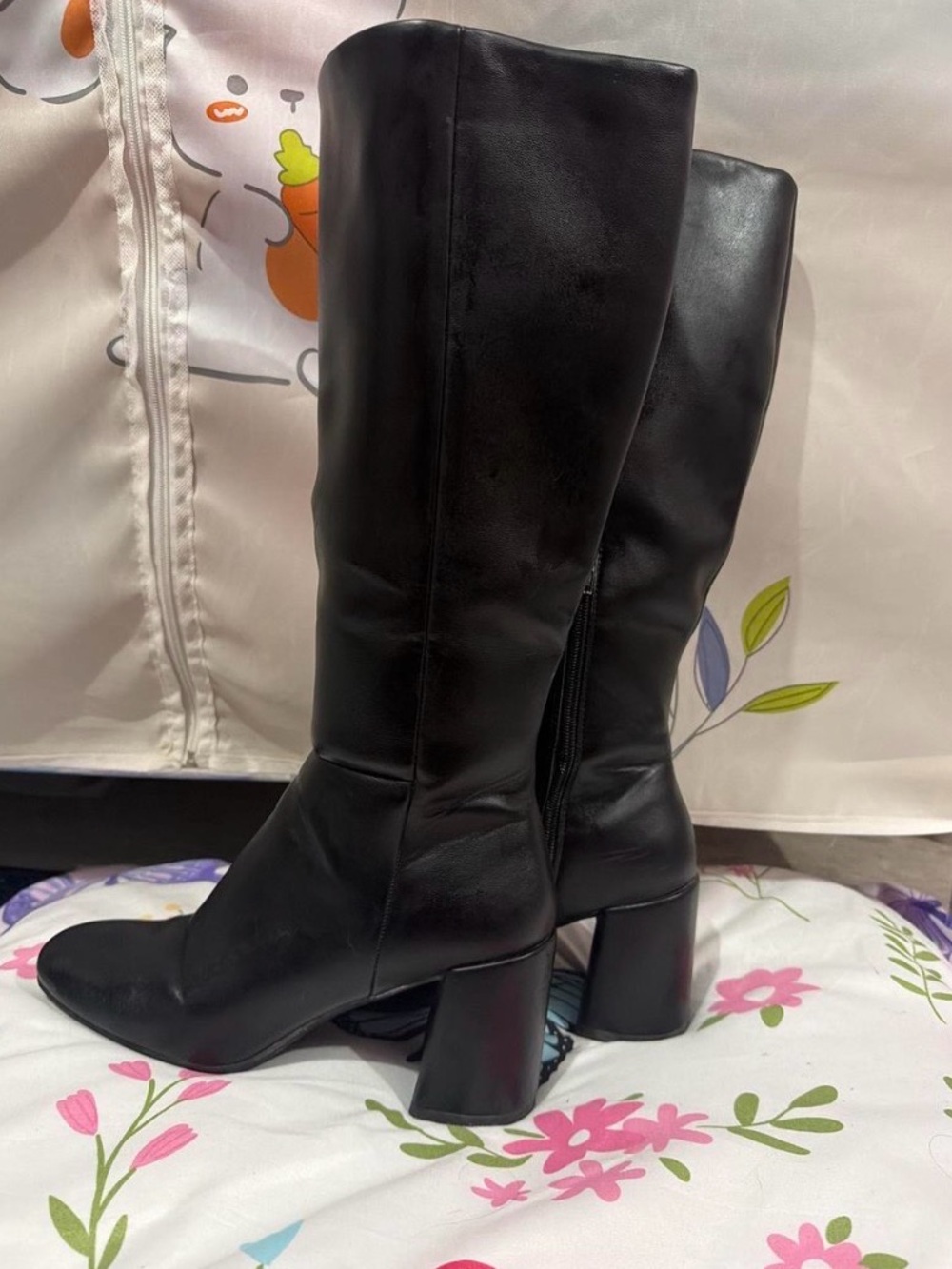 Women's Black Knee-High Heeled Boots - Sleek Block Heel